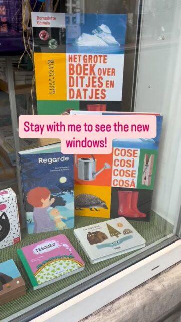 We have new windows in our beautiful children’s bookshop in Ixelles! Baby themed books and “Sous mon toit” 🏠the newly published book by La Partie that we will read and do a workshop ✂️in a few days. Illustrator Giulia Gallino will join us for the occasion! Register now to boost your kids natural intelligence with books!  #bimbibooks #brusselswithkids #librairiesindépendantes #bruxellesmabelle